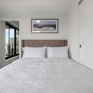 Two Bed Downtown Unit With Parking Calgary